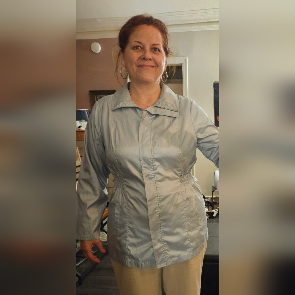 Chico’s Silvery Gray Lightweight Rain Jacket – Travel Friendly, Size 3 (XL/16)